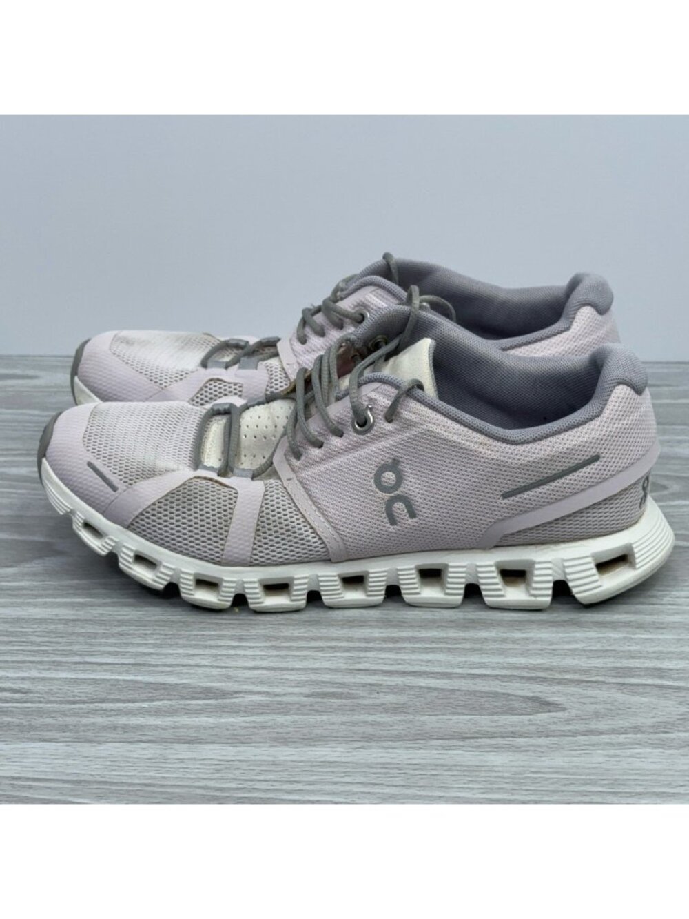 On Cloud 5 Shoes Lily Pink Frost Womens 7 Athletic Running Sneakers 59.98899